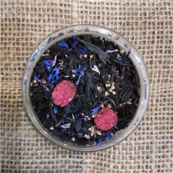 Чай черный "Вереск и Малина" Индийский чай с цветами вереска и липы, лепестками василька, ягодами малины и с манящим сладким ароматом меда.