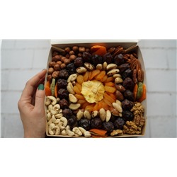 Подарочная коробка с орешками и сухофруктами 1,5кг, 2кг
